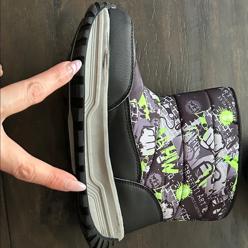 Sporto Kids Graphic Boots - Black and Neon GreenSport